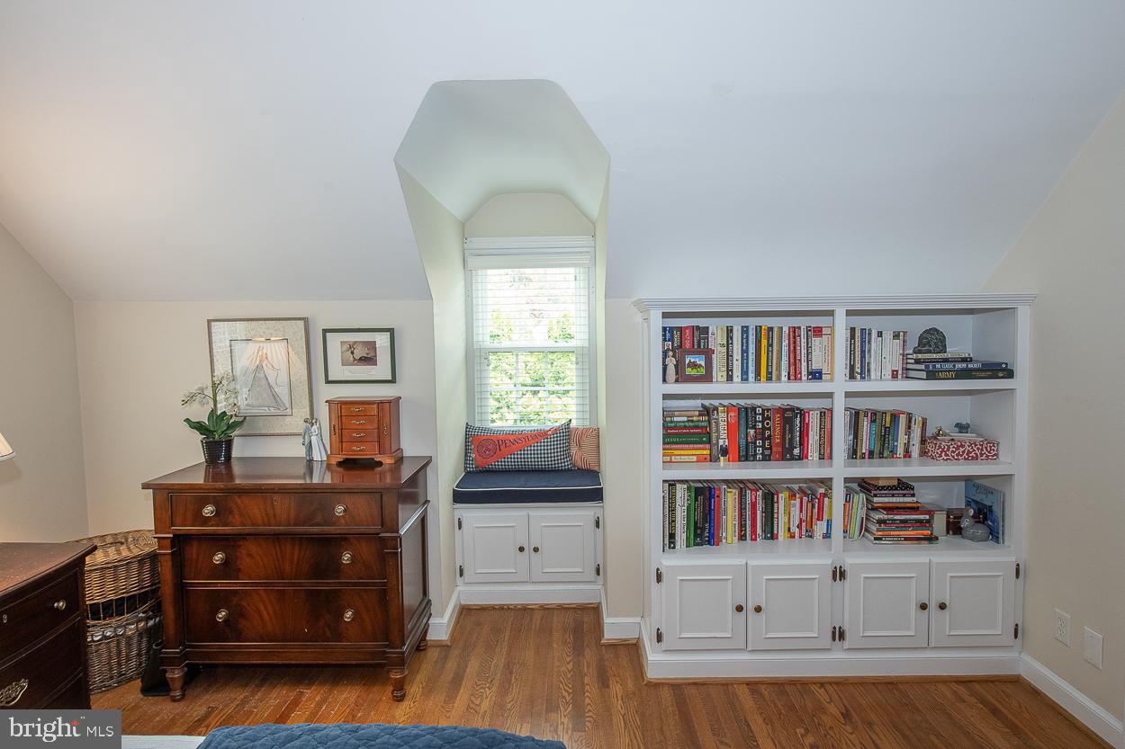 5 Chestnut Lane Wayne, PA 19087 - Photo 19 of 29 Custom built-ins bookcase and window seat
