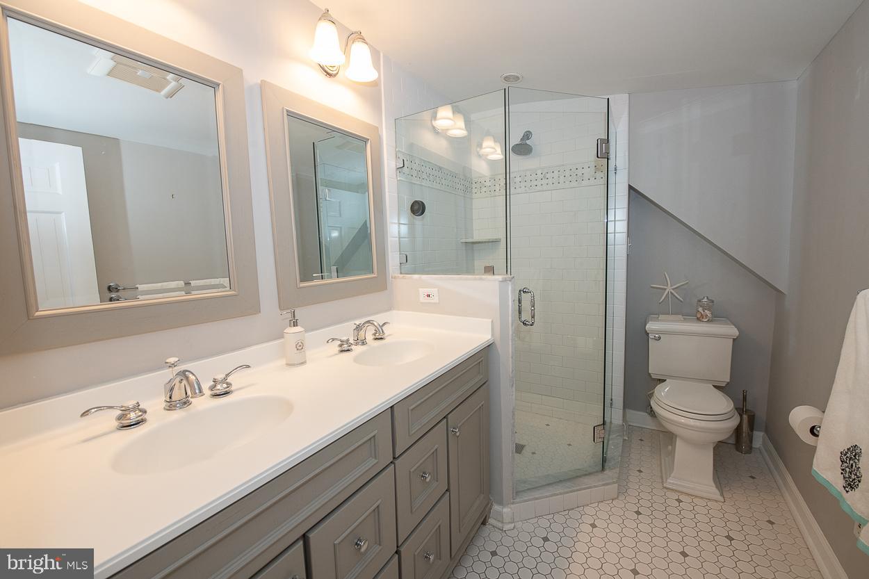 5 Chestnut Lane Wayne, PA 19087 - Photo 24 of 29 Hall Bathroom
