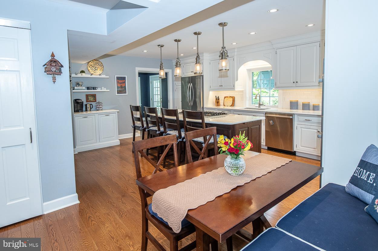 5 Chestnut Lane Wayne, PA 19087 - Photo 5 of 29 Breakfast Nook, Walk-in Pantry, Kitchen