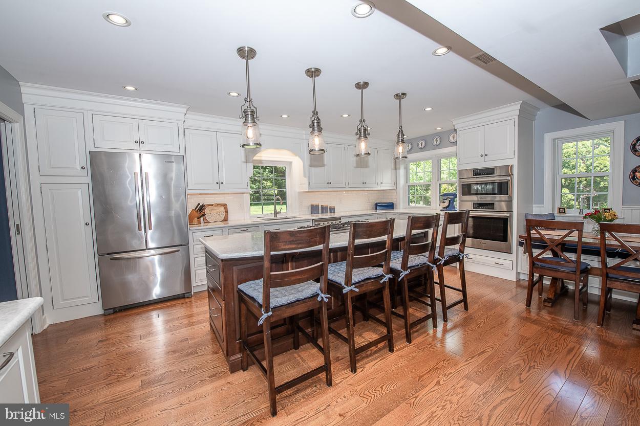5 Chestnut Lane Wayne, PA 19087 - Photo 9 of 29 Large Center Island with Maple Cabinetry