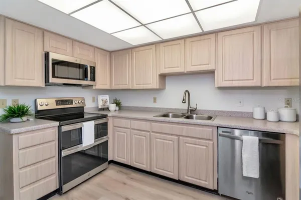 $489,000 | 2923 West Gandy Boulevard, Unit 2923, Tampa, FL 33611