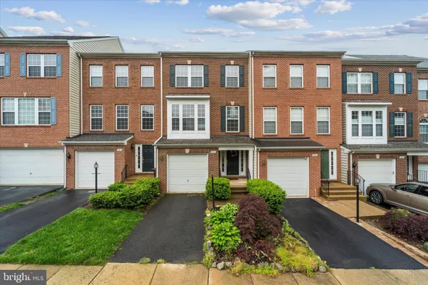 $3,200 | 11415 Mactavish Heights, Fairfax, VA 22030
