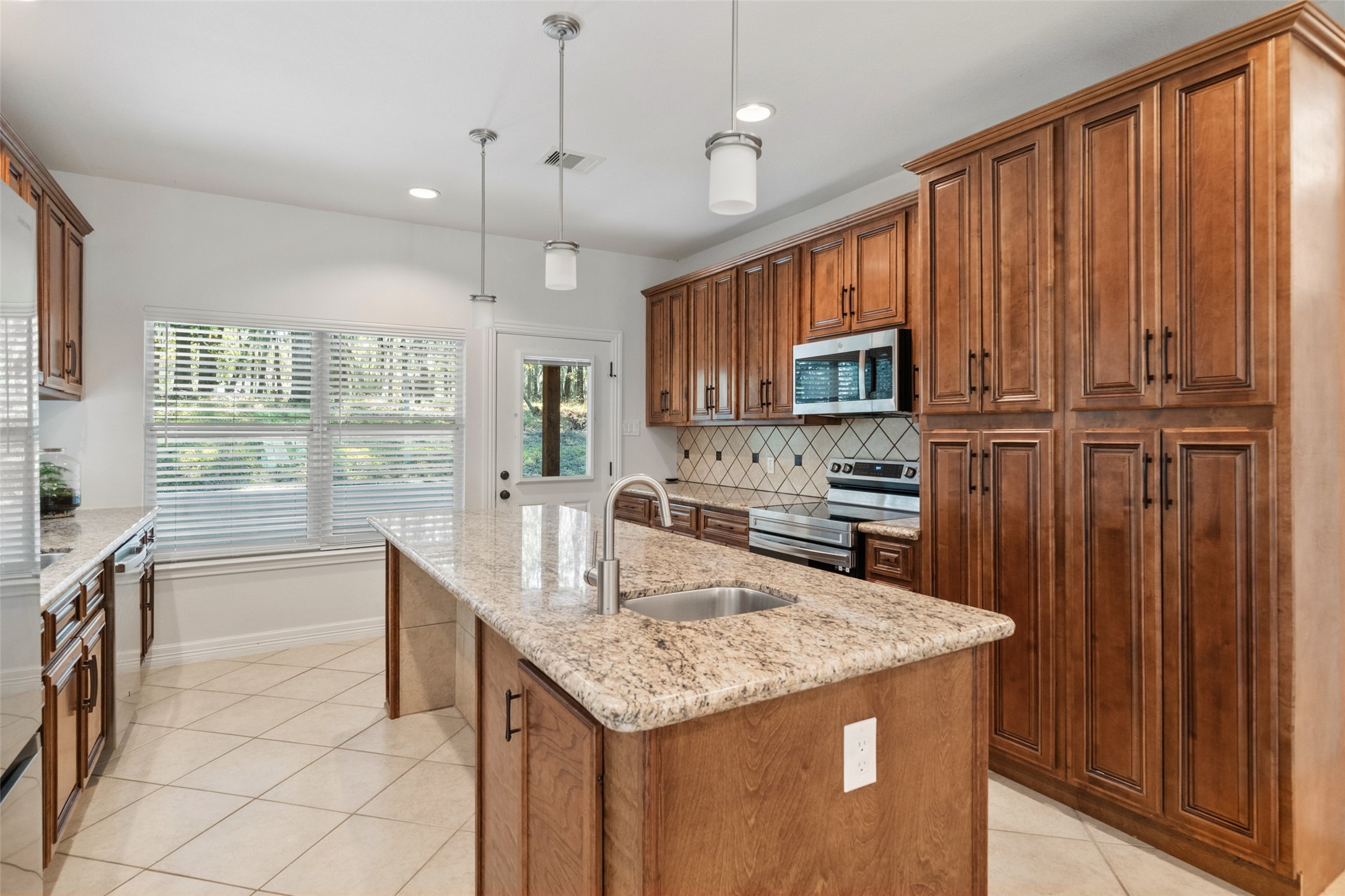 110 Lords Circle Coldspring, TX 77331 - Photo 9 of 34