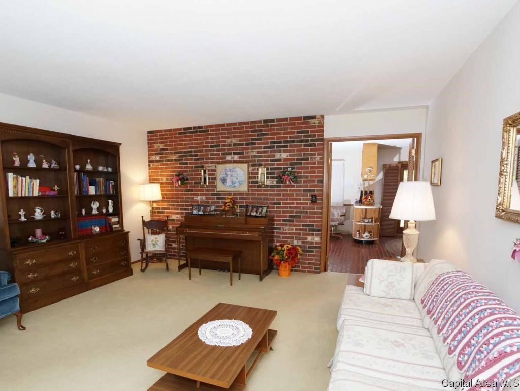 658 South Koke Mill Road Springfield, IL 62711 - Photo 12 of 36