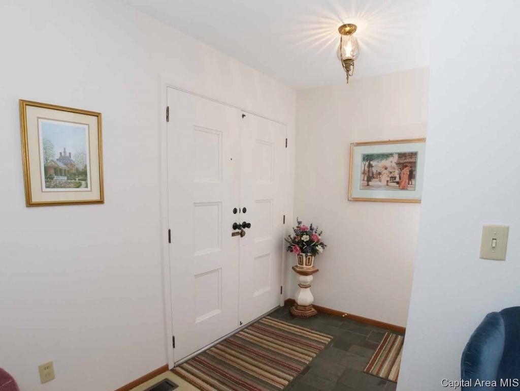 658 South Koke Mill Road Springfield, IL 62711 - Photo 15 of 36