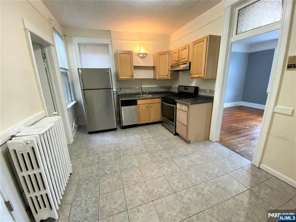 $1,775 | 139 70th Street, Guttenberg, NJ 07093