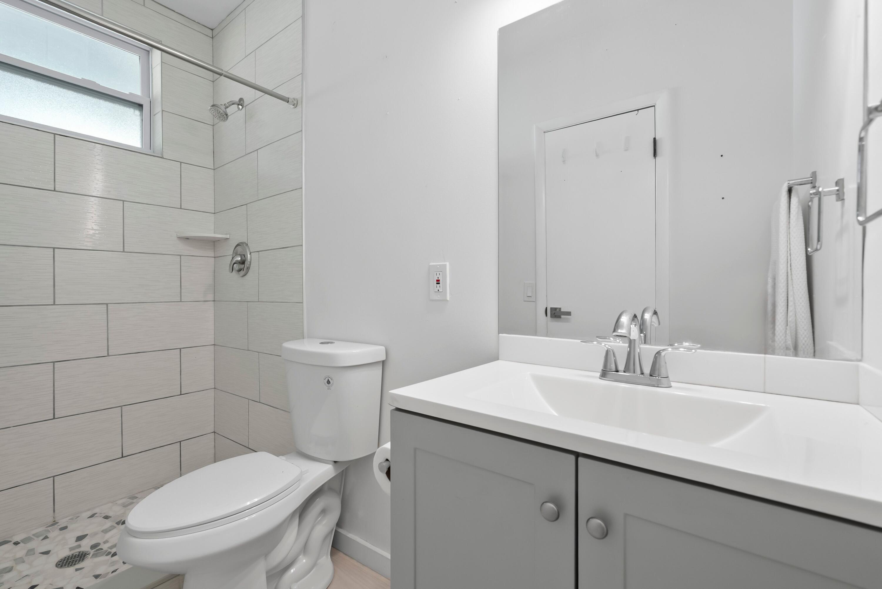 670 Hernando Street, Unit C Fort Pierce, FL 34949 - Photo 13 of 26 Bathroom 1