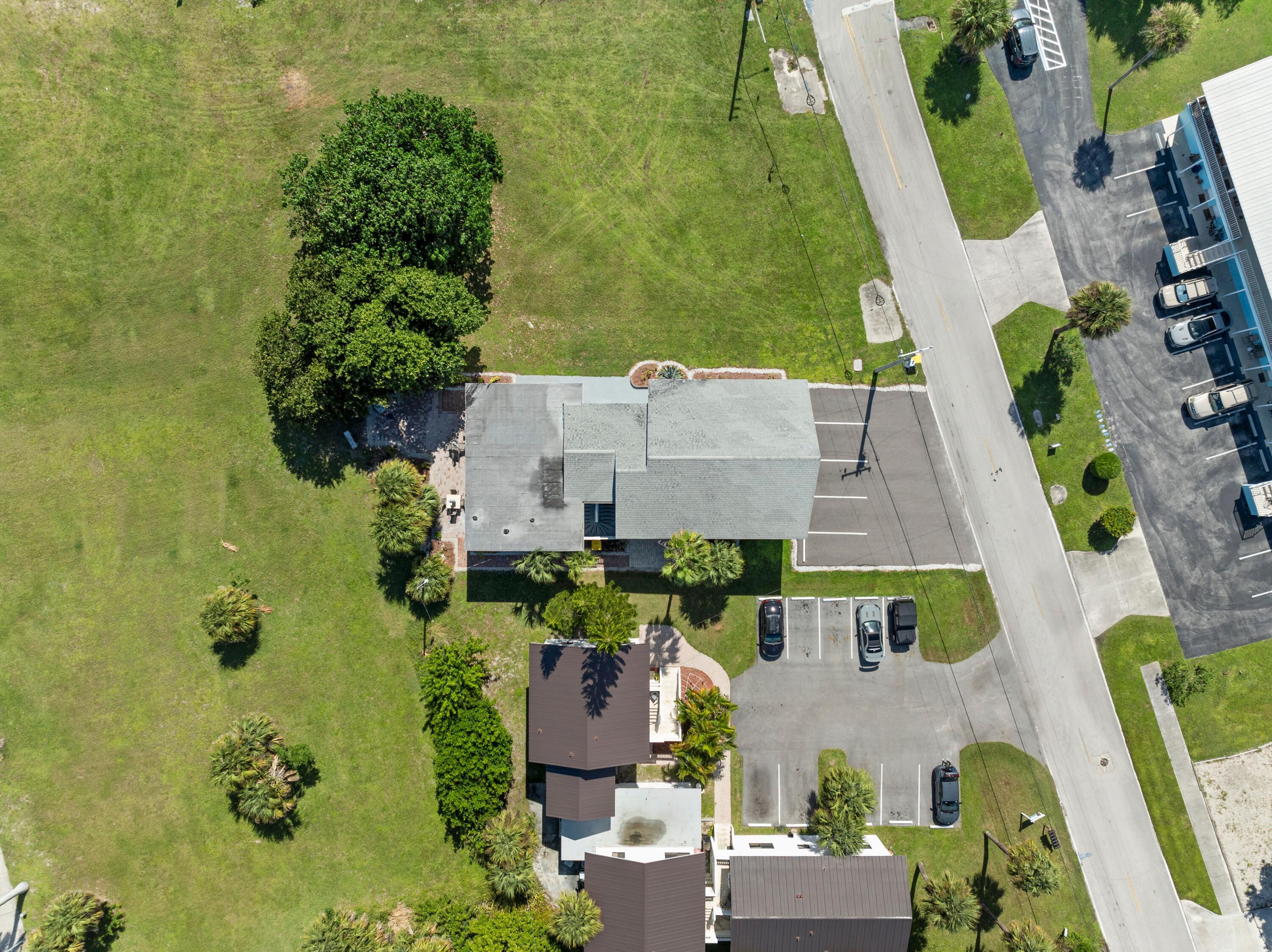 670 Hernando Street, Unit C Fort Pierce, FL 34949 - Photo 14 of 26 0qxAIuvE