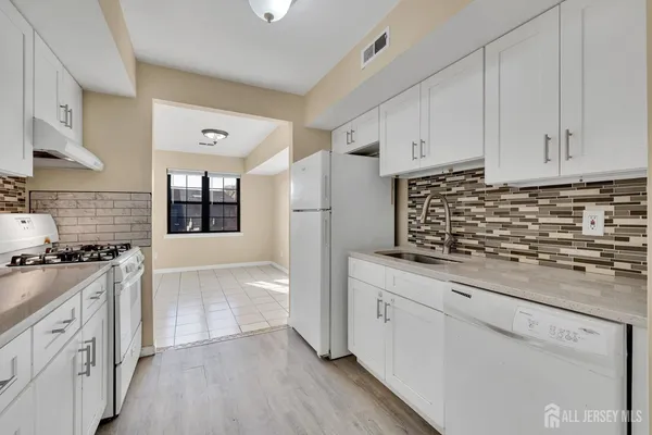 $2,400 | 275 Alpine Way, Unit 2753, Woodbridge, NJ 07095