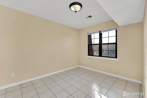 $2,400 | 275 Alpine Way, Unit 2753, Woodbridge, NJ 07095