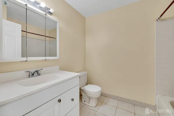 $2,400 | 275 Alpine Way, Unit 2753, Woodbridge, NJ 07095