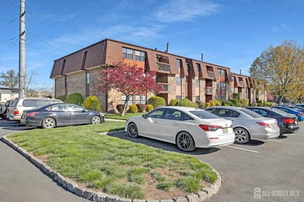 $2,400 | 275 Alpine Way, Unit 2753, Woodbridge, NJ 07095