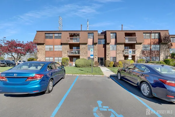 $2,400 | 275 Alpine Way, Unit 2753, Woodbridge, NJ 07095