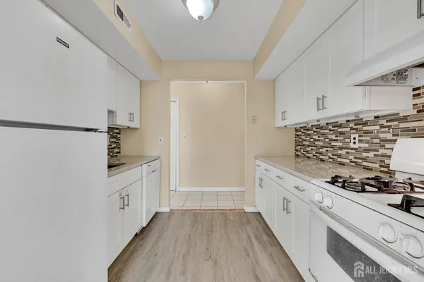 $2,400 | 275 Alpine Way, Unit 2753, Woodbridge, NJ 07095