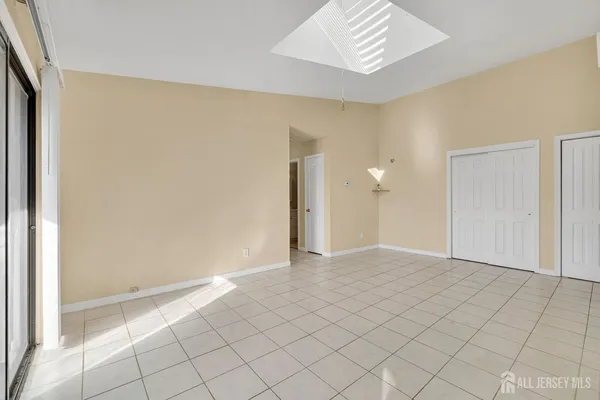 $2,400 | 275 Alpine Way, Unit 2753, Woodbridge, NJ 07095