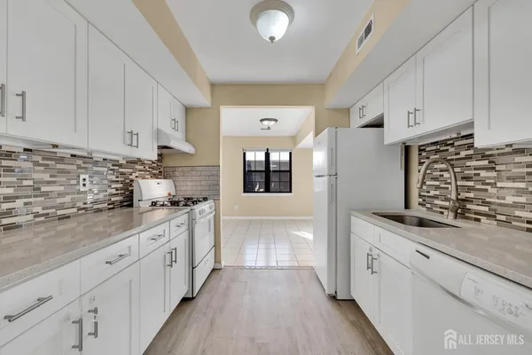 $2,400 | 275 Alpine Way, Unit 2753, Woodbridge, NJ 07095