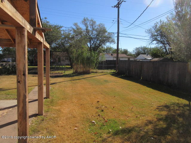 4425 Crockett Street Amarillo, TX 79110 - Photo 5 of 11 backyard