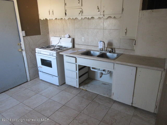 4425 Crockett Street Amarillo, TX 79110 - Photo 7 of 11 kitchen v 1