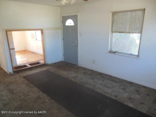 4425 Crockett Street Amarillo, TX 79110 - Photo 9 of 11 living room 1
