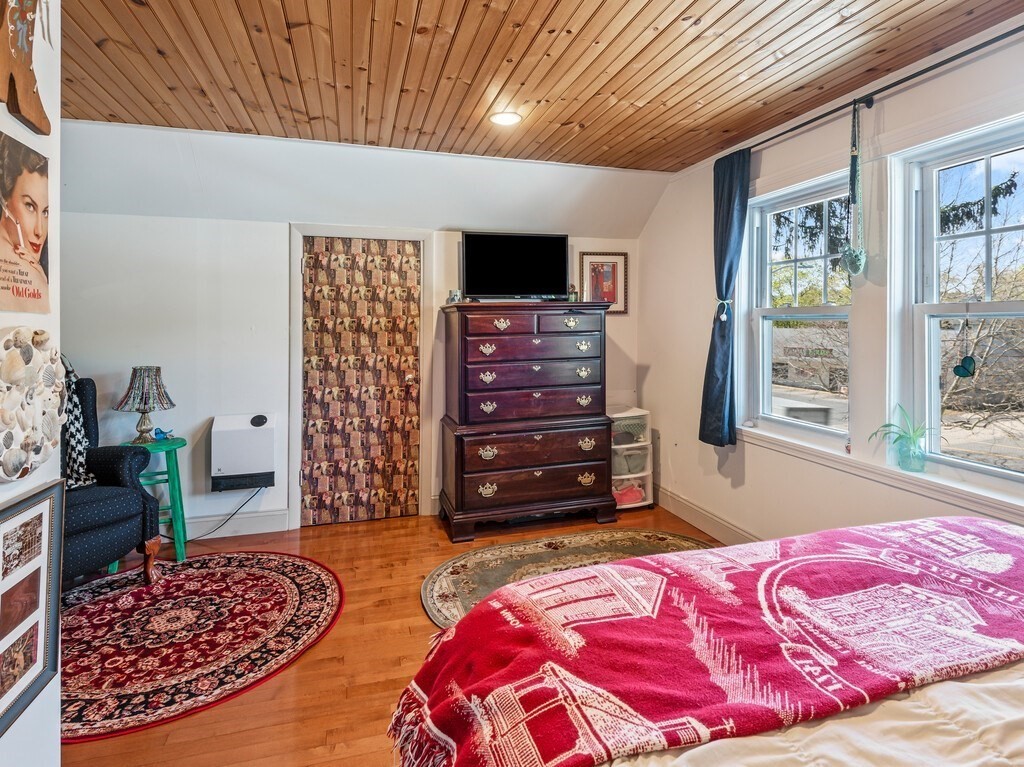 1066 Pleasant Street Worcester, MA 01602 - Photo 32 of 42
