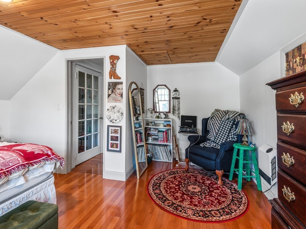 1066 Pleasant Street Worcester, MA 01602 - Photo 33 of 42
