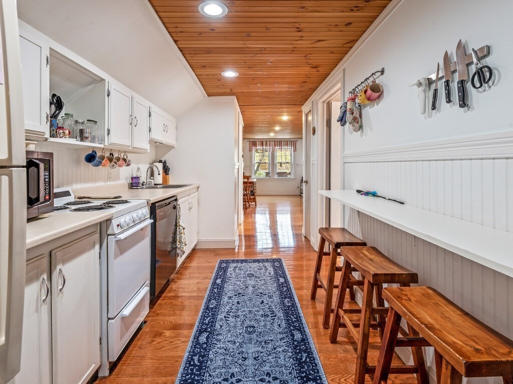 1066 Pleasant Street Worcester, MA 01602 - Photo 37 of 42