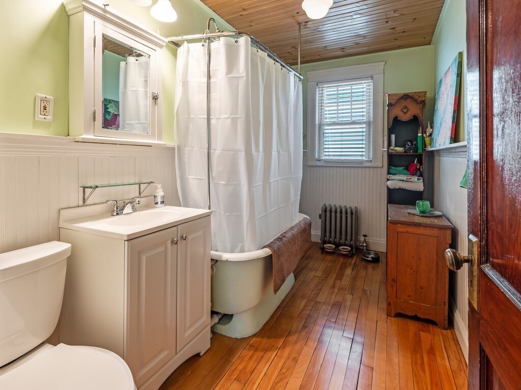 1066 Pleasant Street Worcester, MA 01602 - Photo 4 of 42
