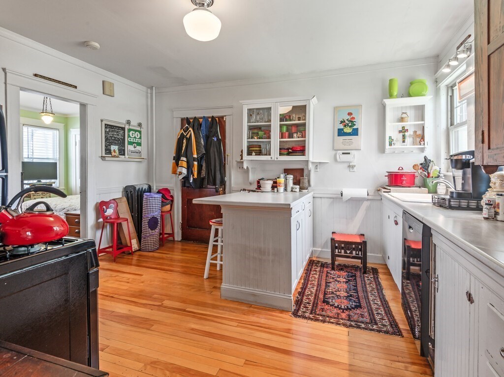 1066 Pleasant Street Worcester, MA 01602 - Photo 8 of 42