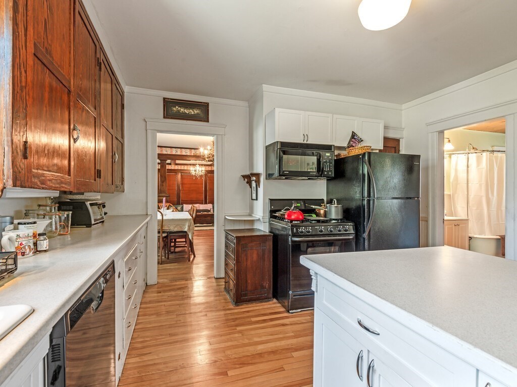 1066 Pleasant Street Worcester, MA 01602 - Photo 9 of 42