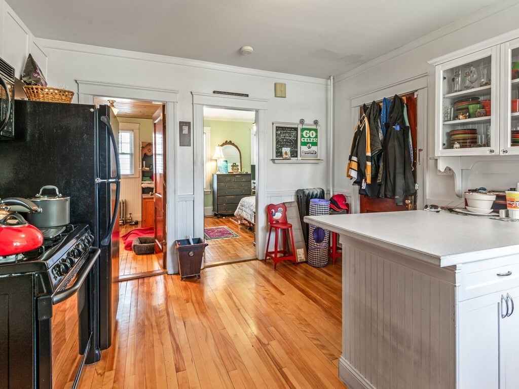 1066 Pleasant Street Worcester, MA 01602 - Photo 10 of 42