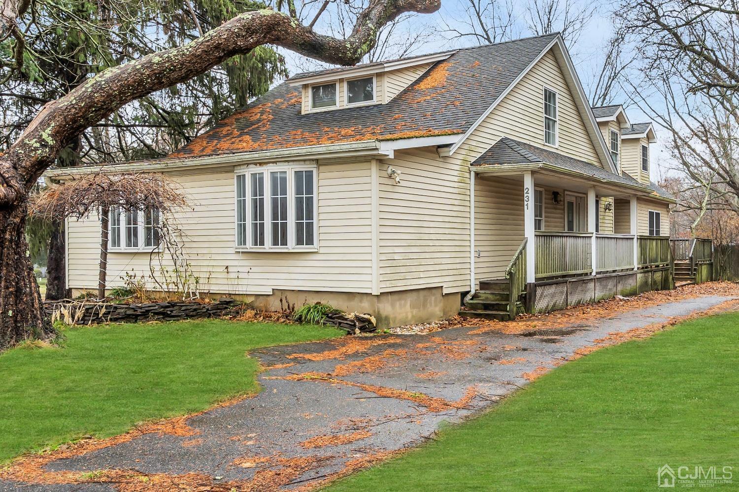 a view of a house with a yard