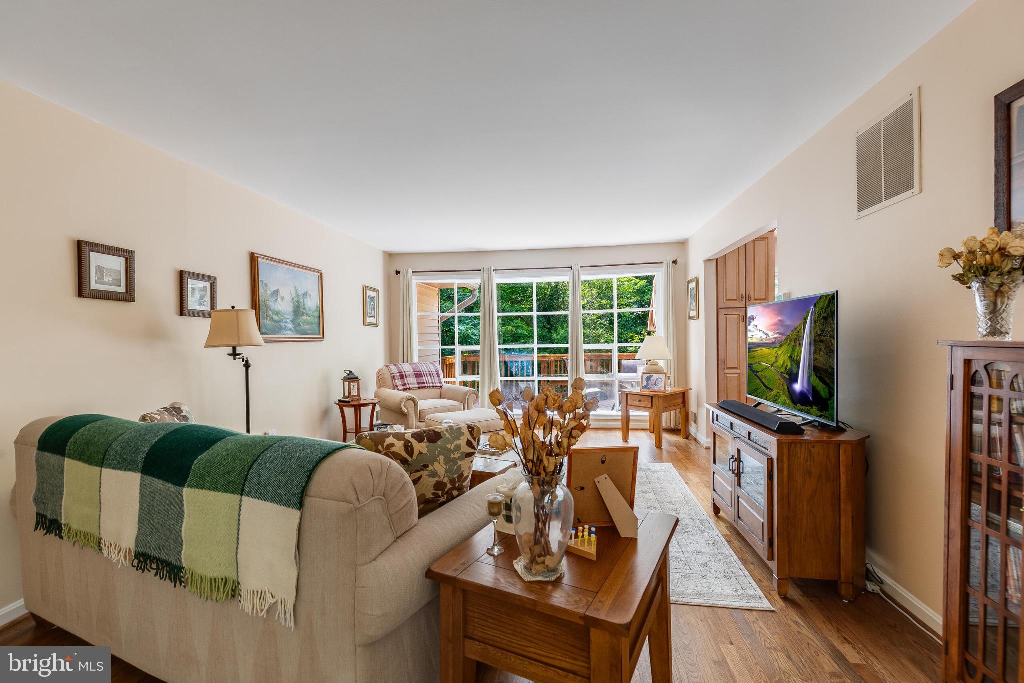 6006 Merryvale Court Springfield, VA 22152 - Photo 4 of 43