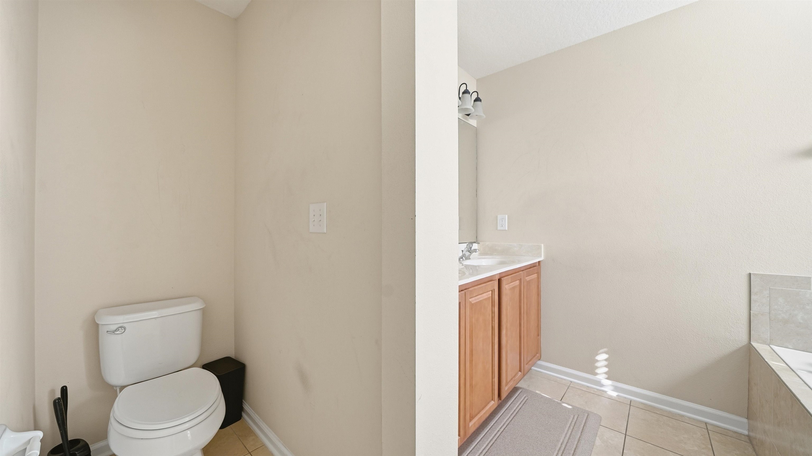 1121 Overdale Road St. Augustine, FL 32080 - Photo 28 of 65 Bathroom featuring light tile patterned floors, vanity, and tiled tub