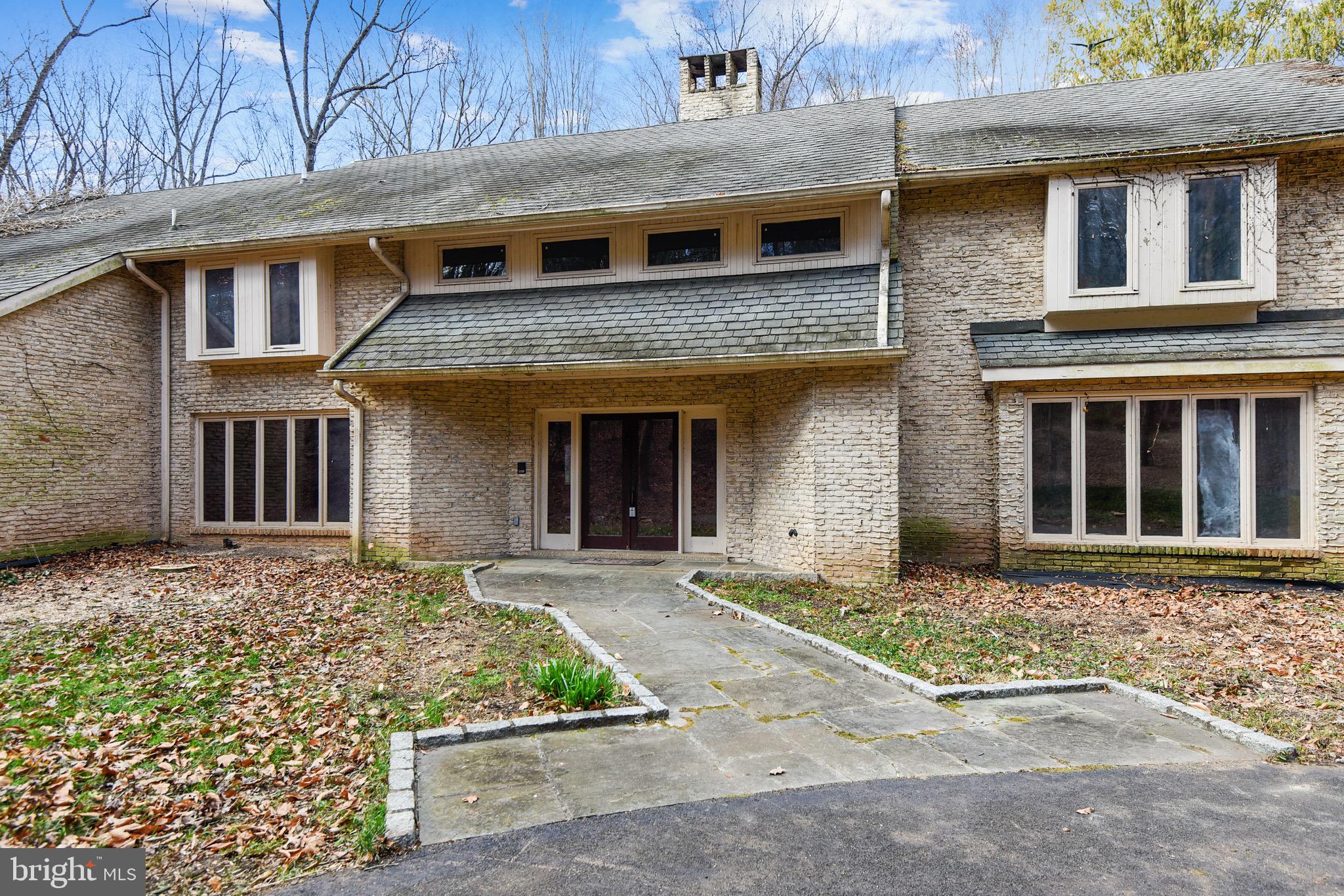 11200 Tara Road Potomac, MD 20854 - Photo 8 of 12 Gallery Image 8