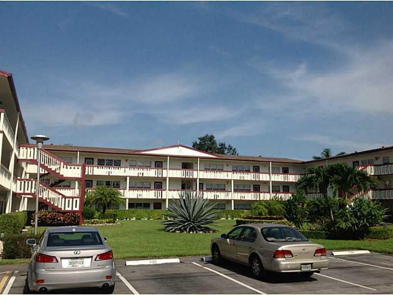 514 Fanshaw M, Unit 514 Boca Raton, FL 33434 - Photo 23 of 35 Parking Lot/Garage