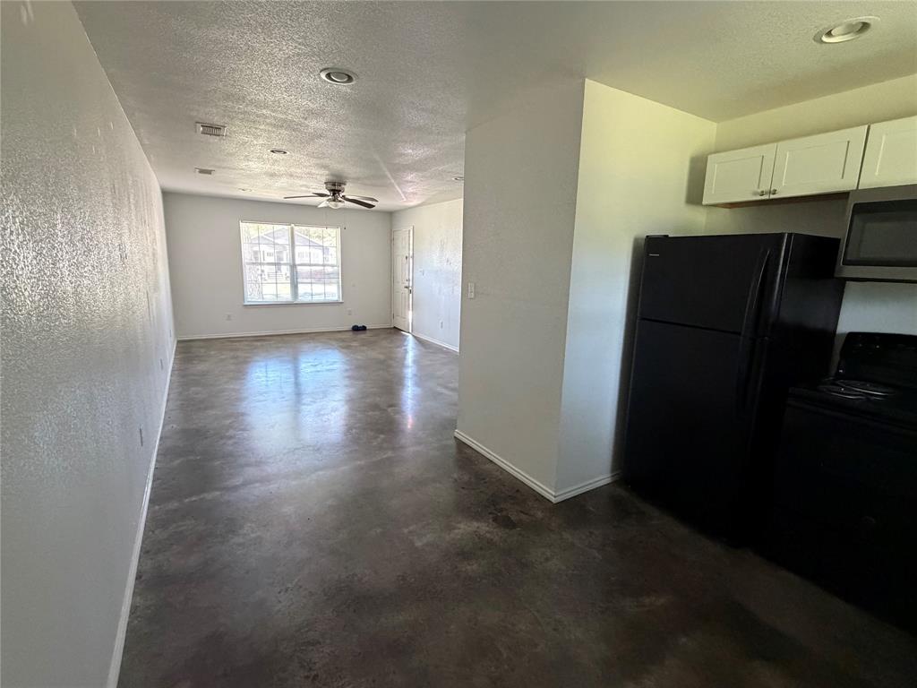 712 Seven Oaks Road, Unit 712 Bonham, TX 75418 - Photo 5 of 14 a view of empty room with windows and closet
