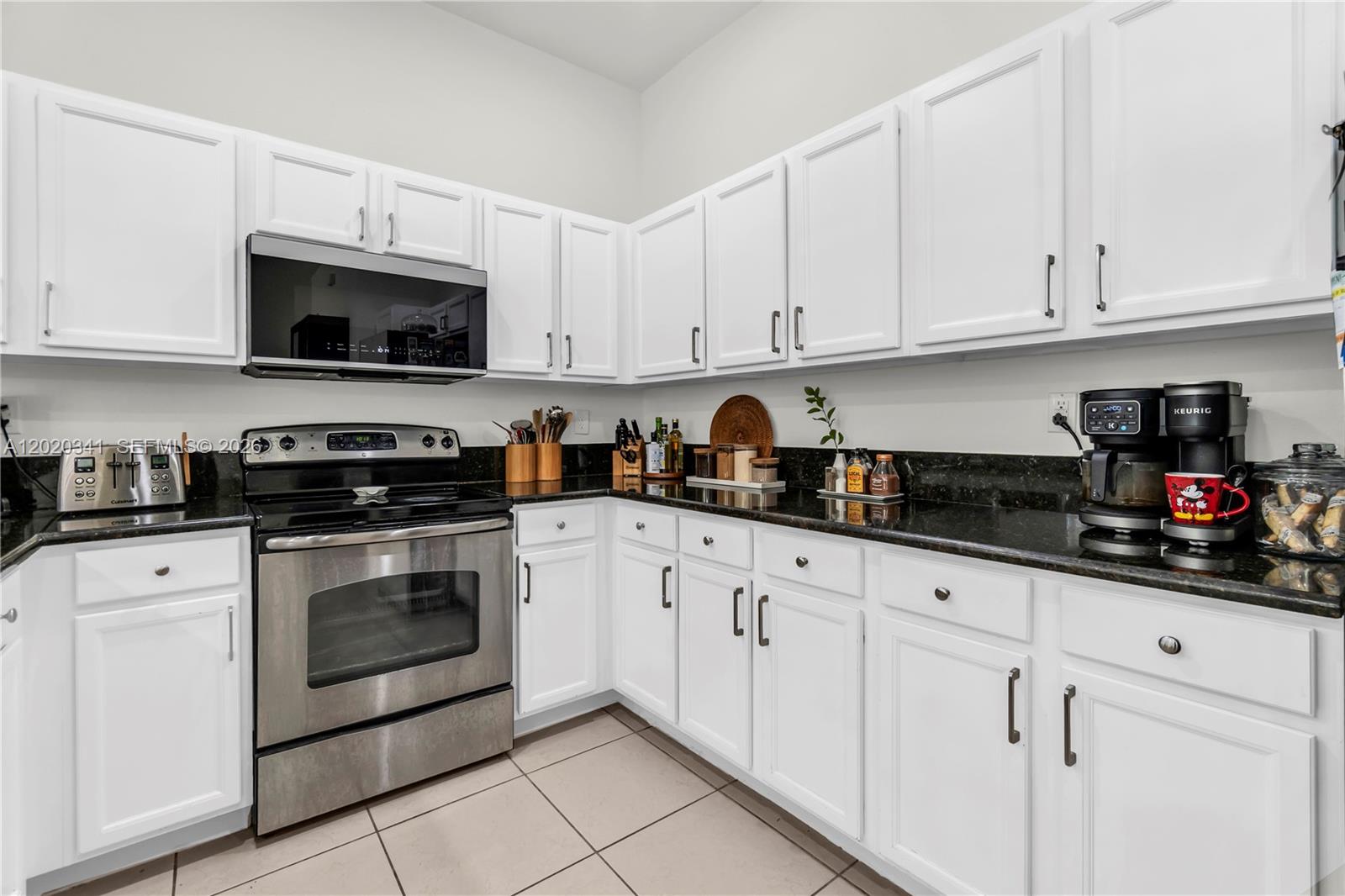 17064 Southwest 90th Way Miami, FL 33196 - Photo 9 of 36