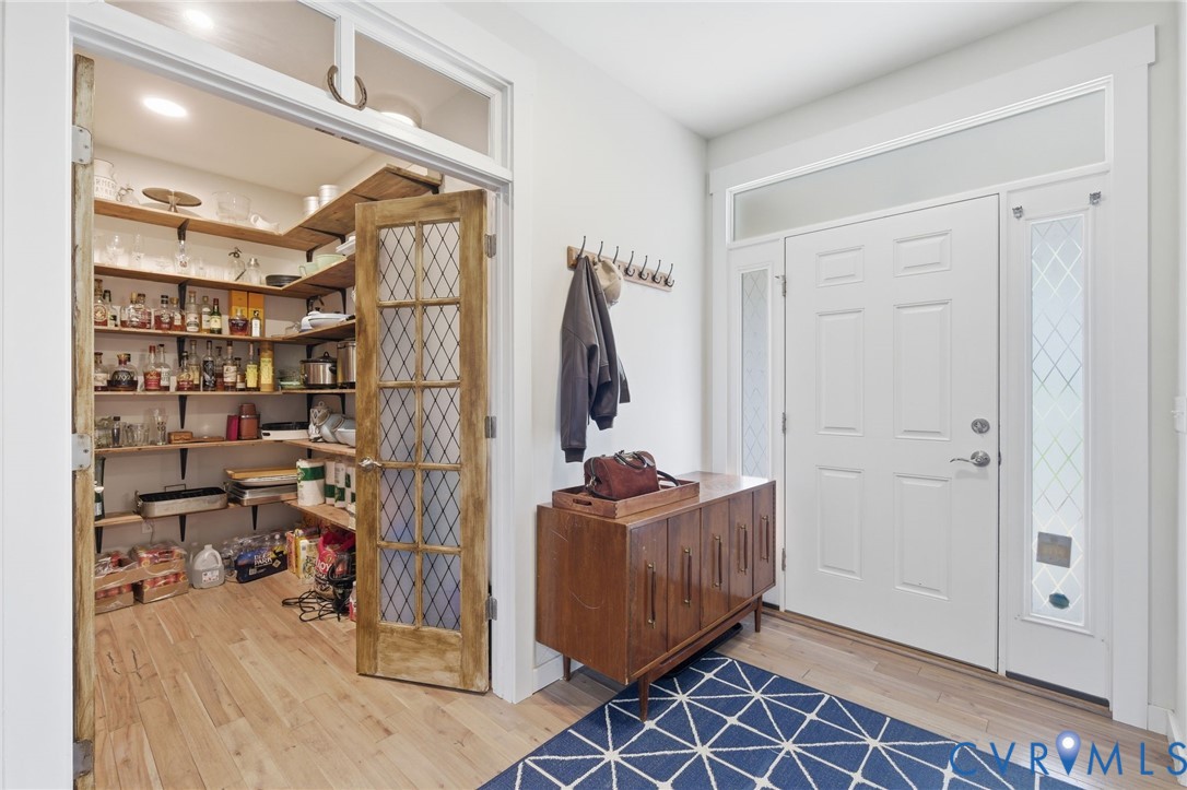 605 Carldan Road Richmond, VA 23227 - Photo 3 of 38 a view of a hallway with closet