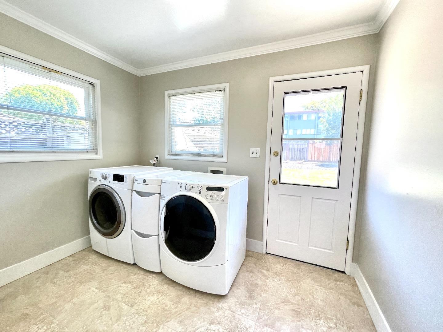 2516 Bailey Avenue San Jose, CA 95128 - Photo 41 of 54 a utility room with dryer and washer
