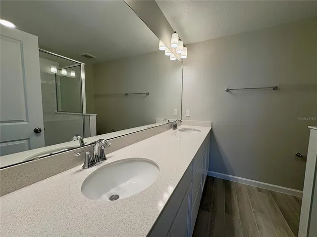 a view of room with an empty space