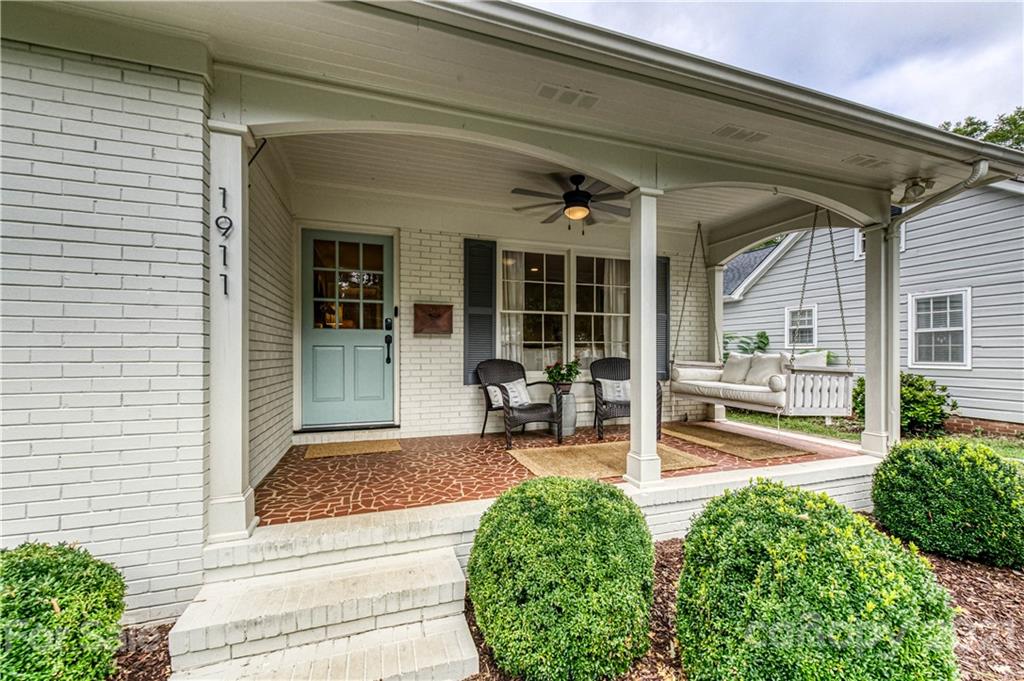 1911 Club Road Charlotte, NC 28205 - Photo 2 of 33 Gallery Image 2