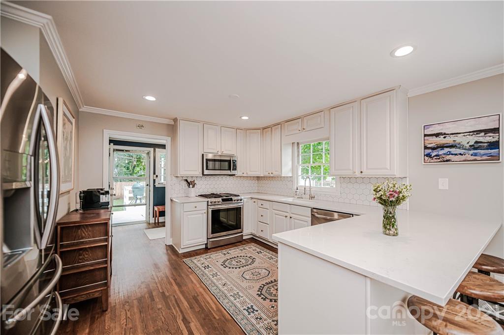 1911 Club Road Charlotte, NC 28205 - Photo 11 of 33 Gallery Image 11