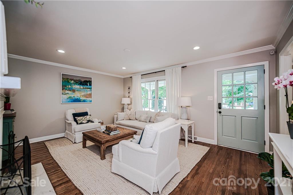 1911 Club Road Charlotte, NC 28205 - Photo 3 of 33 Gallery Image 3