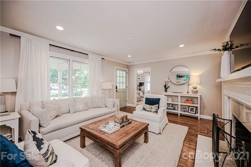 1911 Club Road Charlotte, NC 28205 - Photo 4 of 33 Gallery Image 4