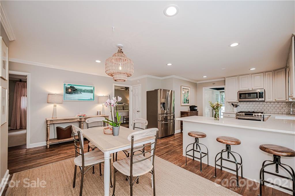 1911 Club Road Charlotte, NC 28205 - Photo 8 of 33 Gallery Image 8