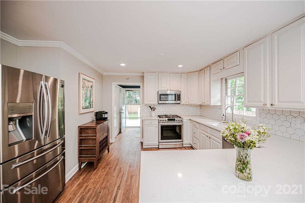 1911 Club Road Charlotte, NC 28205 - Photo 10 of 33 Gallery Image 10