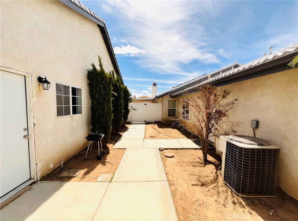 17389 Central Road Apple Valley, CA 92307 - Photo 22 of 67
