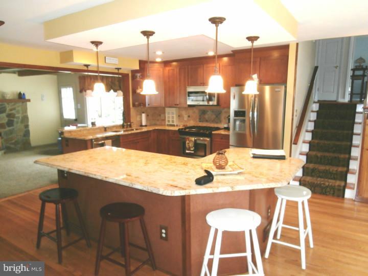 28 Hillside Road Stratford, NJ 08084 - Photo 2 of 19