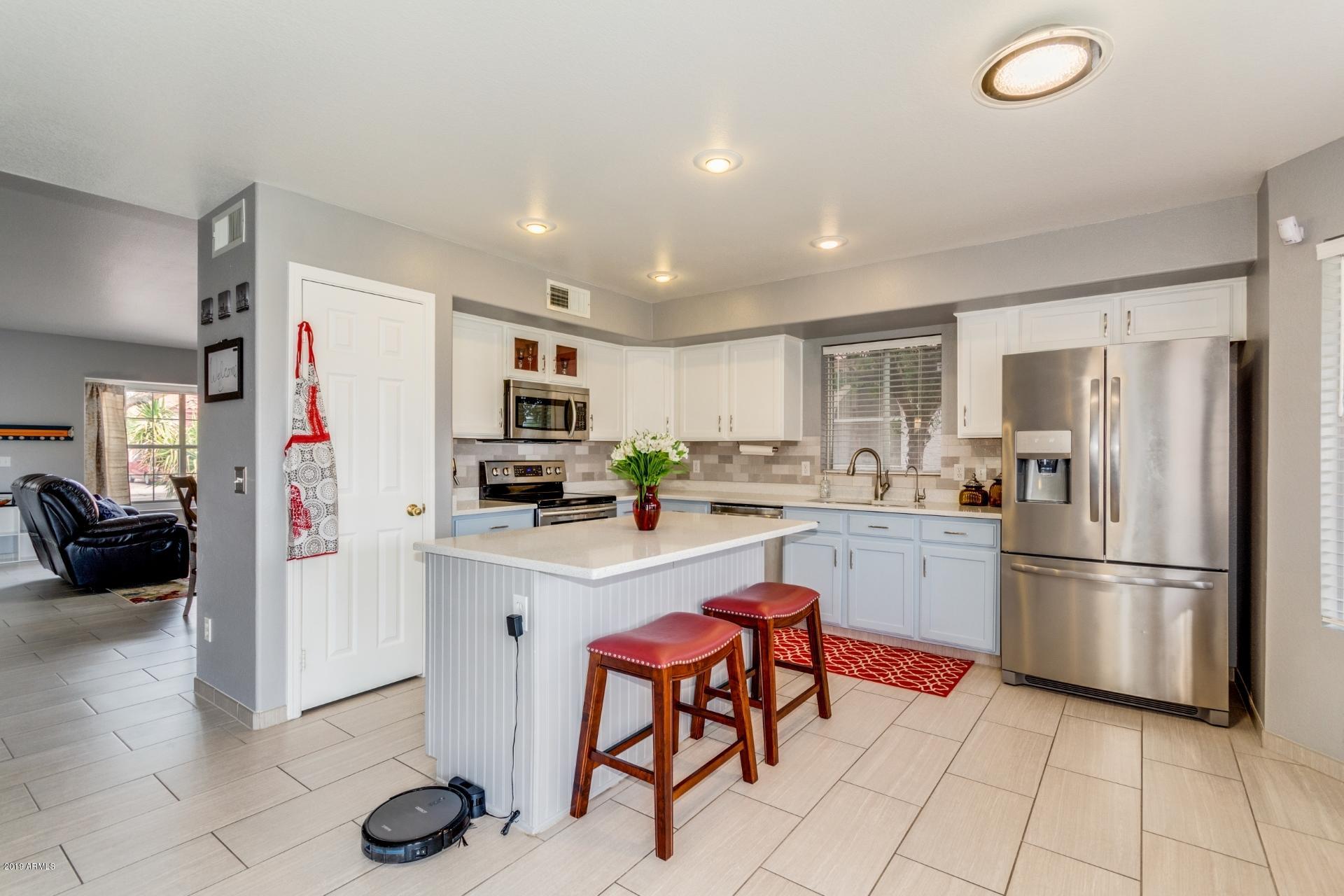 7833 West Boca Raton Road Peoria, AZ 85381 - Photo 8 of 44 Kitchen w/new quartz counter