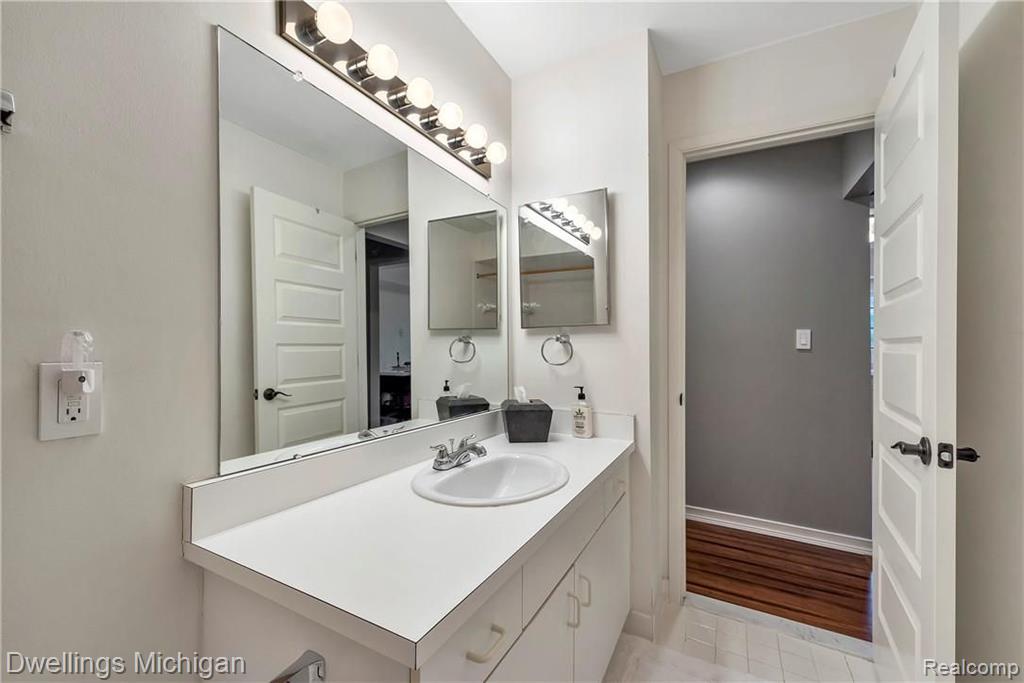 29726 Pine Ridge Circle Farmington Hills, MI 48331 - Photo 20 of 34